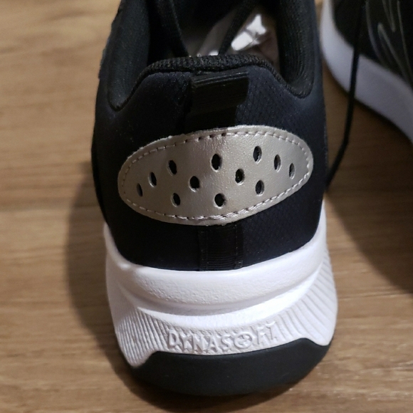 New Balance BOYS Black and White Athletic Shoes - Picture 4 of 10